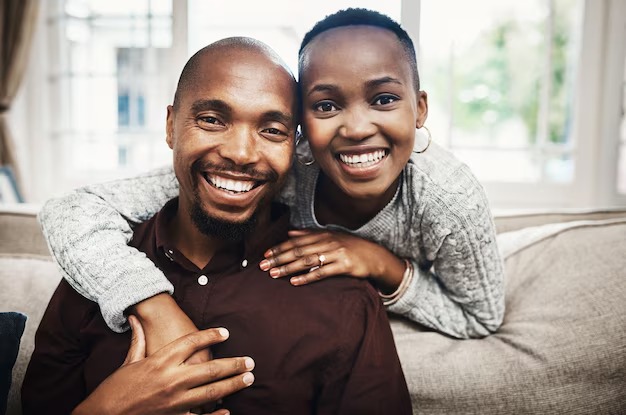 Signs He Is Emotionally Pulling Away (Before He Actually Leaves)