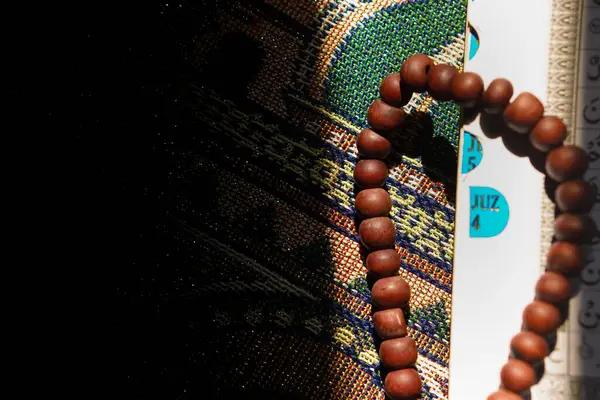 Traditional Yizkor Prayer for Mother and Father During Yom Kippur
